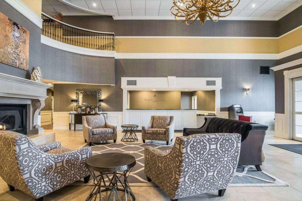 Park Manor Hotel Clifton Park Eksteriør billede The lobby of the Best Western Premier Executive Residency Royal Palm Beach
