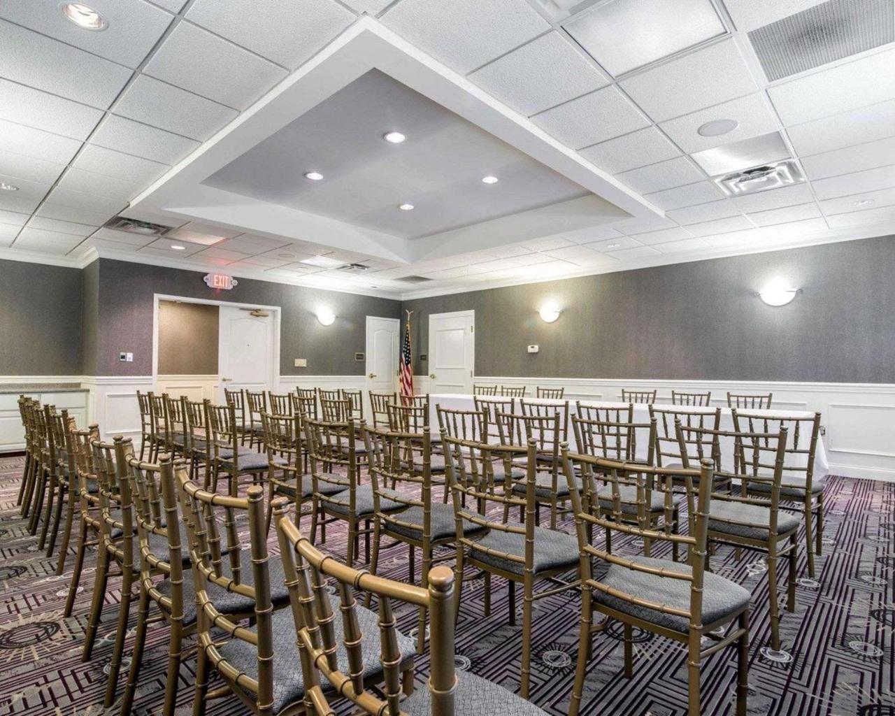 Park Manor Hotel Clifton Park Eksteriør billede The ballroom at the 2016 National Society Daughters of the American Colonists Conference