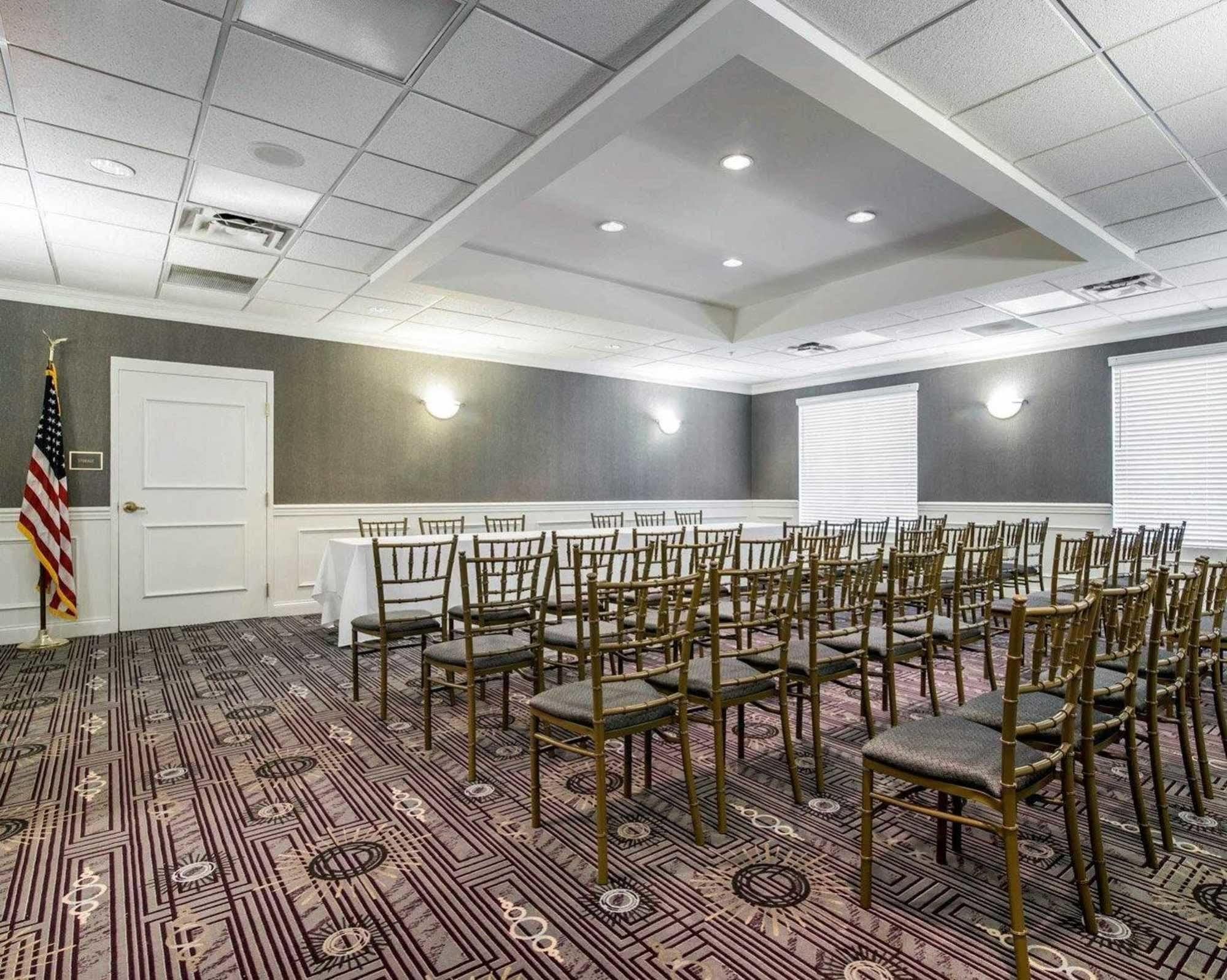 Park Manor Hotel Clifton Park Eksteriør billede The ballroom at the 2016 Republican National Convention