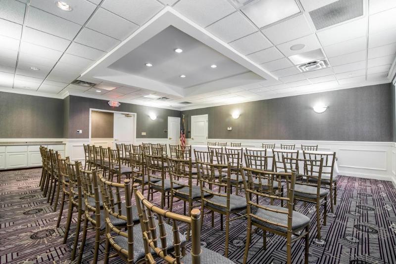 Park Manor Hotel Clifton Park Eksteriør billede The ballroom at the Hilton Garden Inn